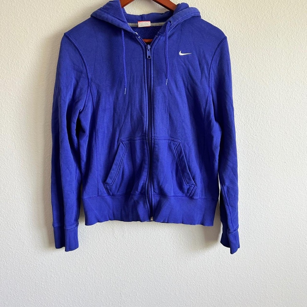 Nike zip up✅
💫condition- perfect no flaw
💫size-m